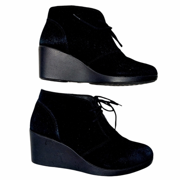 CROCS Leigh Ankle Boots Black Suede Wedge Heel Lace Booties Womens Shoe Size 6.5 - Picture 2 of 15